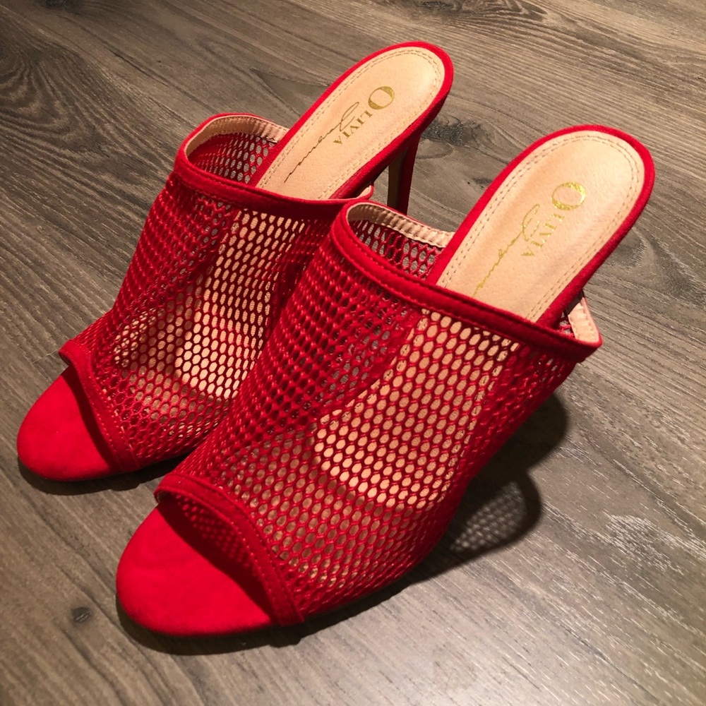 HOT RED FISHNET HEELS 🚨